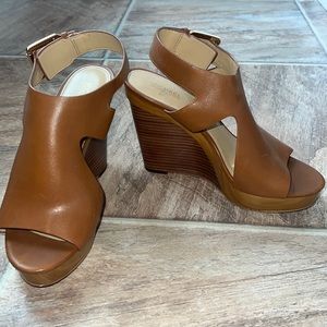 Wood wedge leather sandal